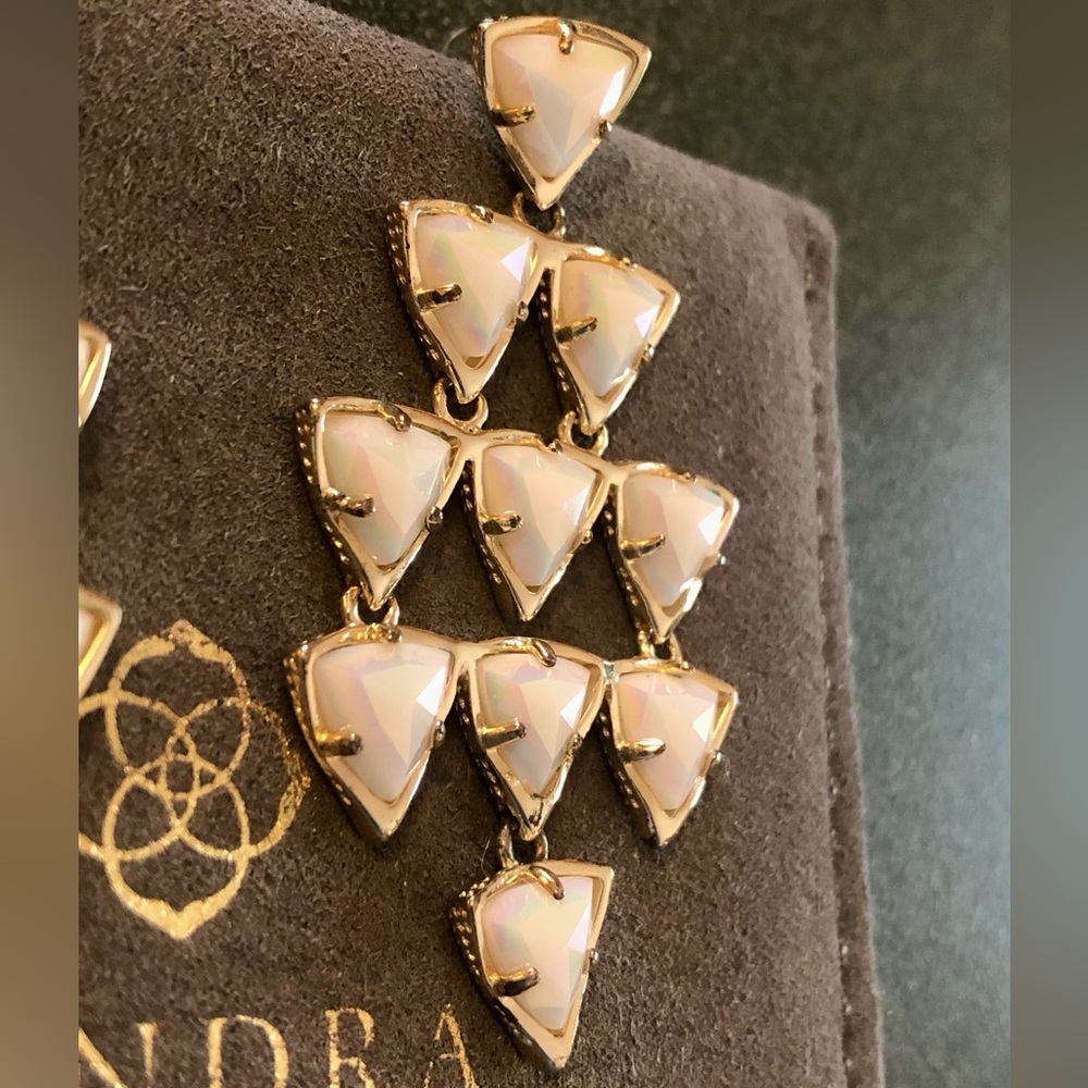 VGUC Kendra Scott Vintage Vale Earrings - Picture 5 of 14